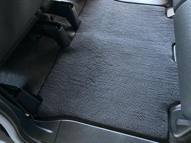 Ｎ－ＢＯＸカスタム Ｇ　ＳＳブラックスタイルパッケージ　禁煙車　新品タイヤ　全国対応１年保証付き　衝突被害軽減システム　両側電動スライドドア　ナビ　ＴＶ　Ｂｌｕｅｔｏｏｔｈオーディオ　アイドリングストップ　盗難防止システム　スマートキー　オート格納ミラー（45枚目）