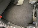 フロアマットに大きな汚れありません！