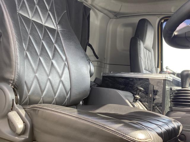 ギガ いすゞ　大型セルフローダー　ウインチ　最大積載量１３．５ｔ　フジタ製セルフローダー　Ｈ２９年１月製　ラジコン　ウインチ　スタンション穴２個　床フック４個　引き出しフック１６個　リターダー　ハイルーフ　スムーサー３ペダル（21枚目）