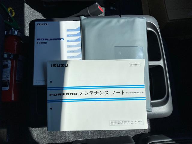 フォワード いすゞ　中型　アルミウイング　２４０ｐｓ　２．４５ｔ積　トレクス製アルミウイング　Ｒ５年７月製　ラッシングレール２段　セイコーラック２個　引き出しフック１０個　リアエアサス　ハイルーフ　電動キャブチルド　ボディー未使用（56枚目）