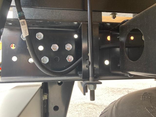 タイタントラック マツダ　小型タダノ４段付平ボディー　最大積載量３０００ｋｇ　タダノ４段（２．６３ｔ吊）　ＺＸ２６４ＨＲＳＡ　Ｒ５年３月製　ラジコン　フックイン　警報型　セイコーラック２個　ワイド　ロングボディー（48枚目）