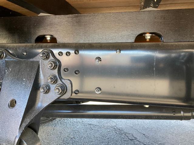 ファイター 三菱ふそう　増トンアルミＢ平ボディー　最大積載量８４００ｋｇ　パブコ製アルミブロック平ボディー　６２００ワイド　３方開　リアエアサス　ＰＴＯ付　アルミホイール　６ＭＴ　未稼働車（48枚目）