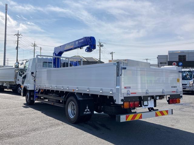 ファイター 三菱ふそう　増トンクレーン付平ボディー　最大積載量７．６ｔ　タダノ４段（２．９３ｔ吊）クレーン　Ｒ６年月製　ラジコン　フックイン　アウトリガー差違い　警報型　パブコ製アルミブロック平ボディー　３方開　ワイド　ロング　最大積載量７６００ｋｇ　６ＭＴ　未稼働車（4枚目）