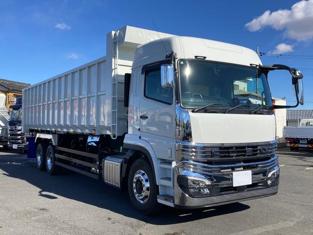 スーパーグレート 三菱ふそう　大型２５ｔ土砂禁ダンプ　最大積載量１０８００ｋｇ　２５ｔ仕様車　極東製土砂禁ダンプ　３５．８立米　Ｒ４年１１月製　リア片開き　ハイルーフ　アルミホイール　シフトパイロット　未稼働車（2枚目）