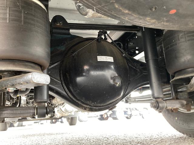 ファイター 三菱ふそう　中型アルミウイング　最大積載量２８５０ｋｇ　パブコ製アルミウイング　Ｒ５年６月製　６２ワイド　リアエアサス　ラッシングレール２段　セイコーラック２個　引き出しフック１０個　最大積載量２８５０ｋｇ　未稼働車（15枚目）