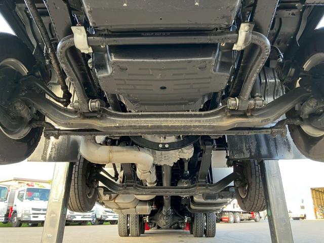 スーパーグレート ふそう　大型重機運搬車　自動歩み　最大積載量１２６００ｋｇ　フジタ製重機運搬車　自動歩み　オートスライド　Ｒ７年４月製　ウインチ　ボディー用・ウインチ用ラジコン付　床フック２個　アルミホイール　シフトパイロット・２ペダル　未稼働車（34枚目）