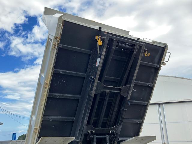 デュトロ 日野 小型 ワイド ローダーダンプ 最大積載3700kg 新明和製ローダーダンプ R4年2月製 ラジコン付 リア丸ピン加工 ワイド幅 最大積載量3700kg(12枚目)