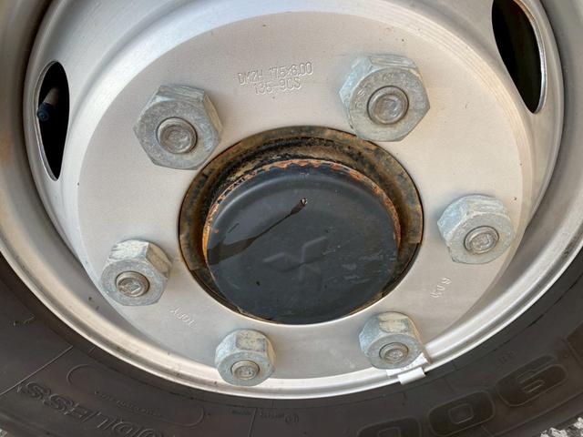 ファイター 三菱ふそう　中型クレーン付ダンプ　最大積載２２５０ｋｇ　タダノ製４段（２．９３ｔ吊）クレーン　Ｒ２年９月製　ラジコン　フックイン　警報型　新明和製一方開ダンプ　Ｒ２年１２月製　自動シート　最大積載量２２５０ｋｇ　標準幅（29枚目）