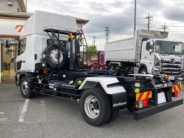 ヒノレンジャー 日野 増トン アームロール 最大積載7900kg 新明和製アームロール R6年10月製 ツインホイスト ハイルーフ アルミホイール 未稼働車(4枚目)