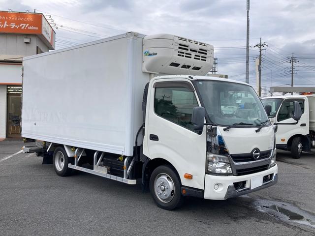 ダイナトラック 日野 小型 低温冷蔵冷凍バン 最大積載2000kg 東プレ製-30℃冷凍機 H27年10月製 東プレ製箱 新明和製格納PG ラッシングレール2段 左スライド扉(2枚目)