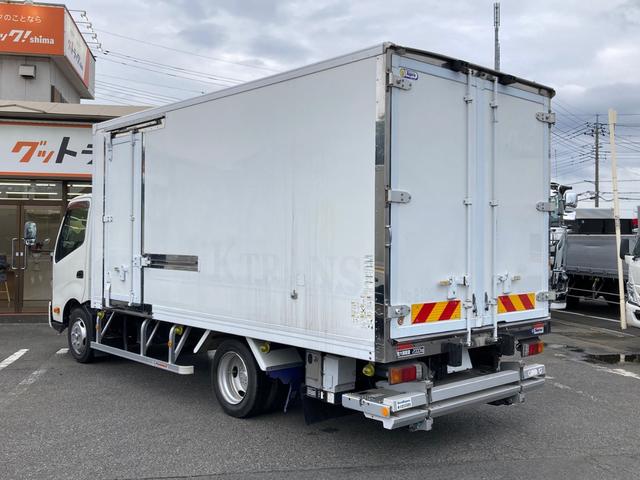 ダイナトラック 日野 小型 低温冷蔵冷凍バン 最大積載2000kg 東プレ製-30℃冷凍機 H27年10月製 東プレ製箱 新明和製格納PG ラッシングレール2段 左スライド扉(4枚目)