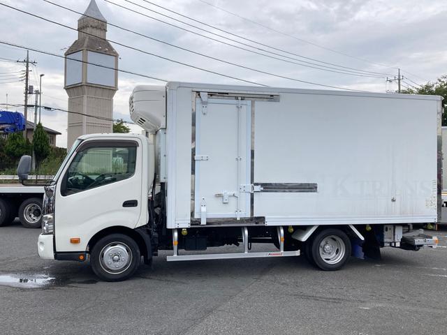 ダイナトラック 日野 小型 低温冷蔵冷凍バン 最大積載2000kg 東プレ製-30℃冷凍機 H27年10月製 東プレ製箱 新明和製格納PG ラッシングレール2段 左スライド扉(5枚目)