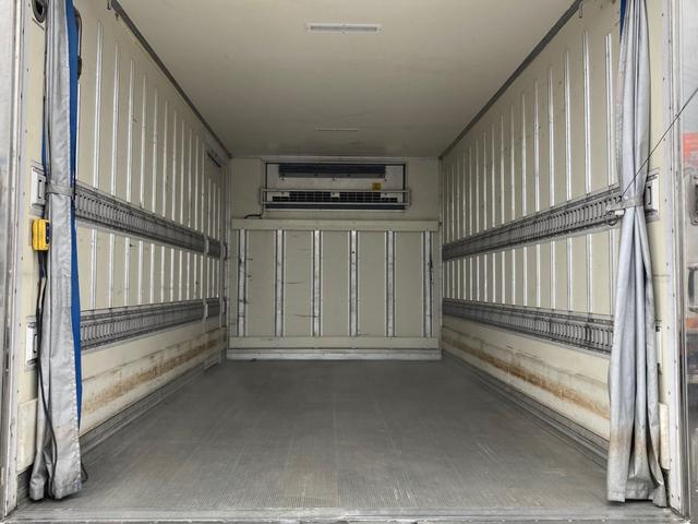 ダイナトラック 日野 小型 低温冷蔵冷凍バン 最大積載2000kg 東プレ製-30℃冷凍機 H27年10月製 東プレ製箱 新明和製格納PG ラッシングレール2段 左スライド扉(8枚目)