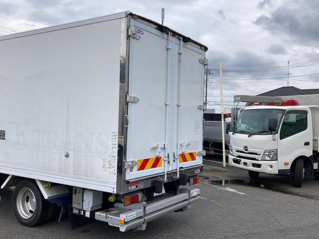 ダイナトラック 日野 小型 低温冷蔵冷凍バン 最大積載2000kg 東プレ製-30℃冷凍機 H27年10月製 東プレ製箱 新明和製格納PG ラッシングレール2段 左スライド扉(12枚目)