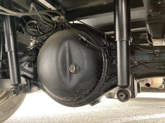 ダイナトラック 日野 小型 低温冷蔵冷凍バン 最大積載2000kg 東プレ製-30℃冷凍機 H27年10月製 東プレ製箱 新明和製格納PG ラッシングレール2段 左スライド扉(16枚目)