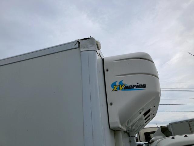 ダイナトラック 日野 小型 低温冷蔵冷凍バン 最大積載2000kg 東プレ製-30℃冷凍機 H27年10月製 東プレ製箱 新明和製格納PG ラッシングレール2段 左スライド扉(27枚目)