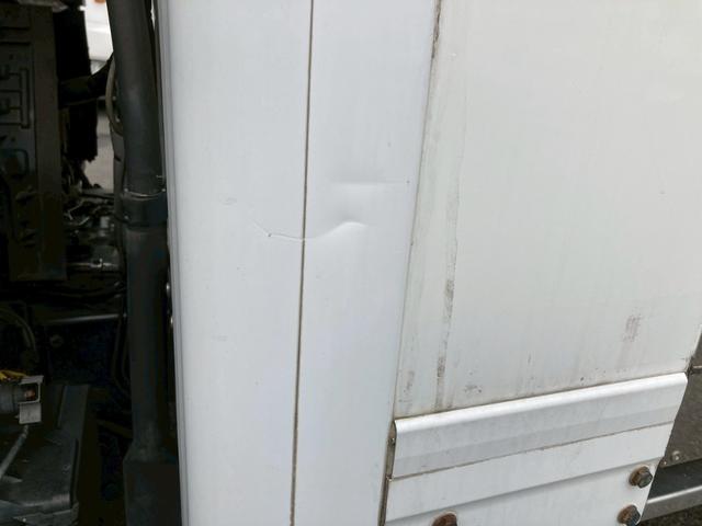 ダイナトラック 日野 小型 低温冷蔵冷凍バン 最大積載2000kg 東プレ製-30℃冷凍機 H27年10月製 東プレ製箱 新明和製格納PG ラッシングレール2段 左スライド扉(30枚目)