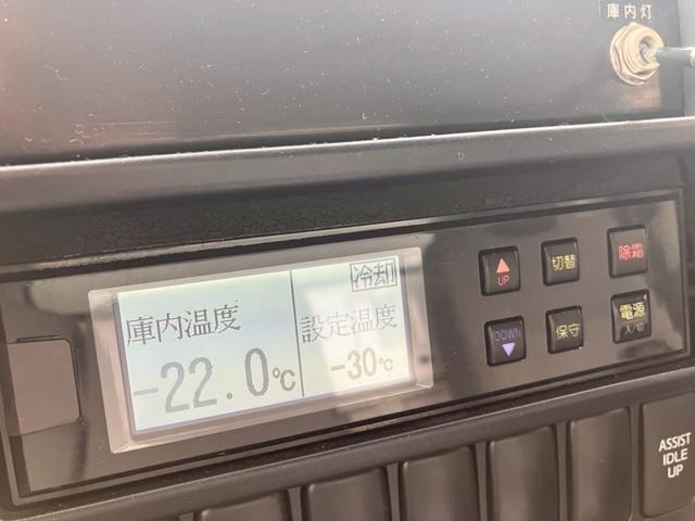 ダイナトラック 日野 小型 低温冷蔵冷凍バン 最大積載2000kg 東プレ製-30℃冷凍機 H27年10月製 東プレ製箱 新明和製格納PG ラッシングレール2段 左スライド扉(31枚目)