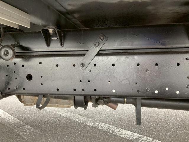 ダイナトラック 日野 小型 低温冷蔵冷凍バン 最大積載2000kg 東プレ製-30℃冷凍機 H27年10月製 東プレ製箱 新明和製格納PG ラッシングレール2段 左スライド扉(33枚目)