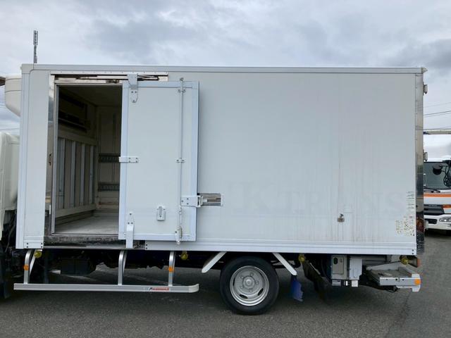 ダイナトラック 日野 小型 低温冷蔵冷凍バン 最大積載2000kg 東プレ製-30℃冷凍機 H27年10月製 東プレ製箱 新明和製格納PG ラッシングレール2段 左スライド扉(39枚目)
