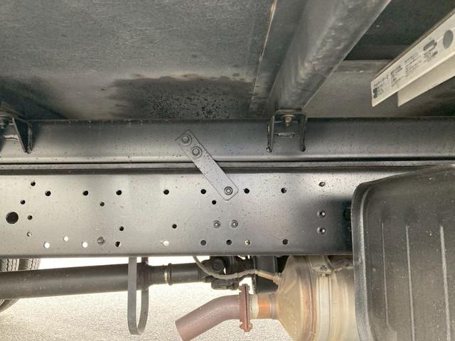 ダイナトラック 日野 小型 低温冷蔵冷凍バン 最大積載2000kg 東プレ製-30℃冷凍機 H27年10月製 東プレ製箱 新明和製格納PG ラッシングレール2段 左スライド扉(44枚目)