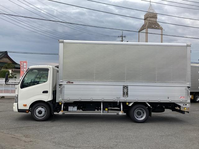 デュトロ 日野 小型 アルミウイング 最大積載3450kg 日本フルハーフ製アルミウイング R6年7月製 ワイド超ロングボディー ラッシングレール1段 セイコーラック2個 引き出しフック6個 最大積載量3450kg 未稼働車(7枚目)