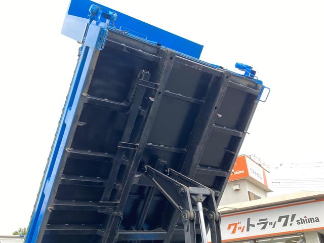 ヒノレンジャー 日野 中型 ローダーダンプ 最大積載2550kg 新明和製ローダーダンプ H31年1月製 クイック自動シート リア丸ピン加工 アルミブリッジ付き 最大積載量2550kg 6MT(12枚目)
