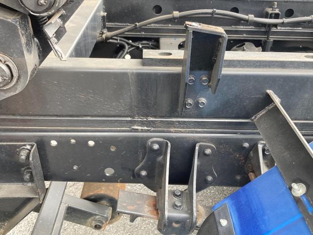 ヒノレンジャー 日野 中型 ローダーダンプ 最大積載2550kg 新明和製ローダーダンプ H31年1月製 クイック自動シート リア丸ピン加工 アルミブリッジ付き 最大積載量2550kg 6MT(15枚目)
