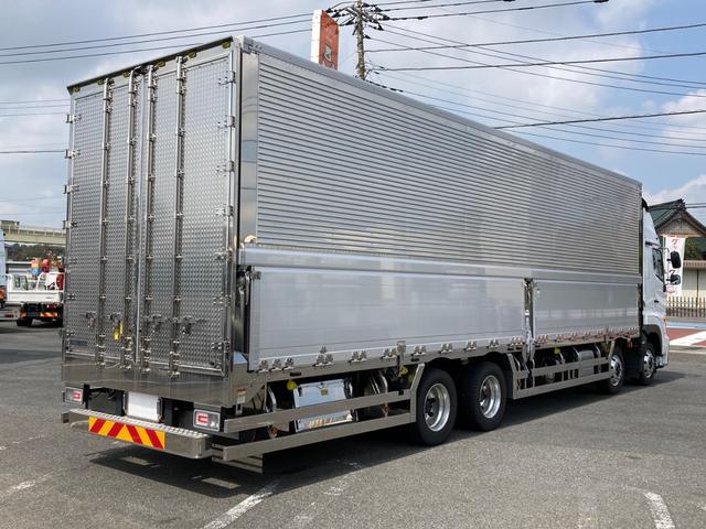 プロフィア 日野　大型アルミウイング　最大積載量１３４００ｋｇ　トランテックス製アルミウイング　Ｒ７年１月製　ハイルーフ　リターダー　リアエアサス　アルミホイール　ラッシングレール２段　セイコーラック４個　引き出しフック１８個　造りボディー　未稼働車（3枚目）