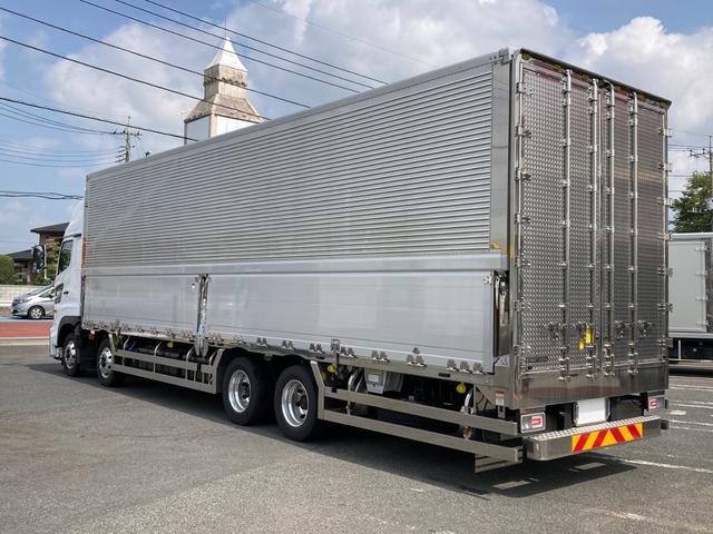 プロフィア 日野　大型アルミウイング　最大積載量１３４００ｋｇ　トランテックス製アルミウイング　Ｒ７年１月製　ハイルーフ　リターダー　リアエアサス　アルミホイール　ラッシングレール２段　セイコーラック４個　引き出しフック１８個　造りボディー　未稼働車（4枚目）