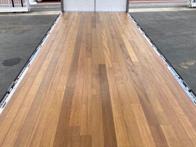 プロフィア 日野　大型アルミウイング　最大積載量１３４００ｋｇ　トランテックス製アルミウイング　Ｒ７年１月製　ハイルーフ　リターダー　リアエアサス　アルミホイール　ラッシングレール２段　セイコーラック４個　引き出しフック１８個　造りボディー　未稼働車（11枚目）