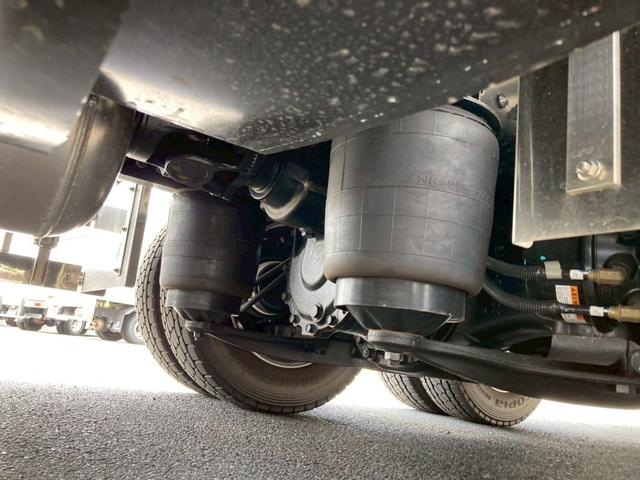 プロフィア 日野　大型アルミウイング　最大積載量１３４００ｋｇ　トランテックス製アルミウイング　Ｒ７年１月製　ハイルーフ　リターダー　リアエアサス　アルミホイール　ラッシングレール２段　セイコーラック４個　引き出しフック１８個　造りボディー　未稼働車（26枚目）