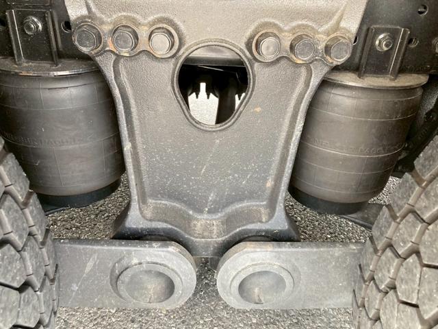 プロフィア 日野　大型アルミウイング　最大積載量１３４００ｋｇ　トランテックス製アルミウイング　Ｒ７年１月製　ハイルーフ　リターダー　リアエアサス　アルミホイール　ラッシングレール２段　セイコーラック４個　引き出しフック１８個　造りボディー　未稼働車（28枚目）