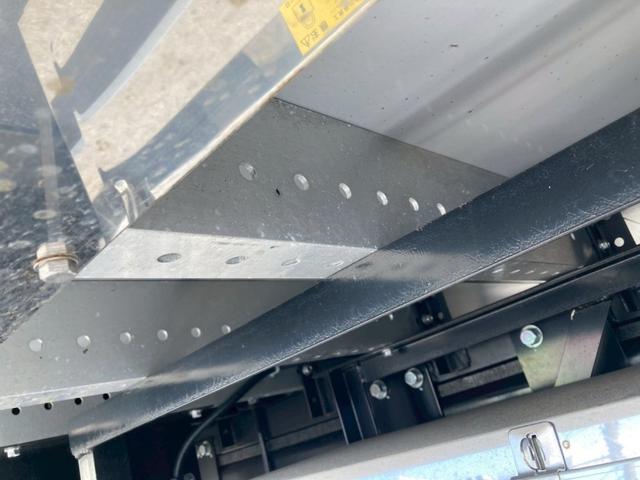 プロフィア 日野　大型アルミウイング　最大積載量１３４００ｋｇ　トランテックス製アルミウイング　Ｒ７年１月製　ハイルーフ　リターダー　リアエアサス　アルミホイール　ラッシングレール２段　セイコーラック４個　引き出しフック１８個　造りボディー　未稼働車（32枚目）