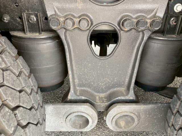 プロフィア 日野　大型アルミウイング　最大積載量１３４００ｋｇ　トランテックス製アルミウイング　Ｒ７年１月製　ハイルーフ　リターダー　リアエアサス　アルミホイール　ラッシングレール２段　セイコーラック４個　引き出しフック１８個　造りボディー　未稼働車（35枚目）