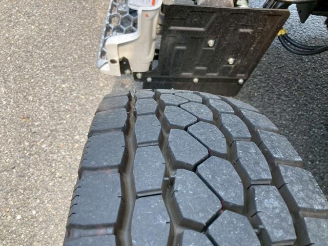 プロフィア 日野　大型アルミウイング　最大積載量１３４００ｋｇ　トランテックス製アルミウイング　Ｒ７年１月製　ハイルーフ　リターダー　リアエアサス　アルミホイール　ラッシングレール２段　セイコーラック４個　引き出しフック１８個　造りボディー　未稼働車（39枚目）