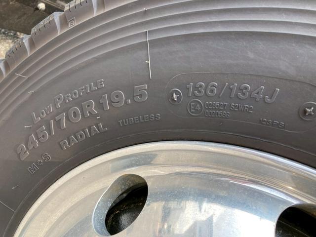 プロフィア 日野　大型アルミウイング　最大積載量１３４００ｋｇ　トランテックス製アルミウイング　Ｒ７年１月製　ハイルーフ　リターダー　リアエアサス　アルミホイール　ラッシングレール２段　セイコーラック４個　引き出しフック１８個　造りボディー　未稼働車（40枚目）