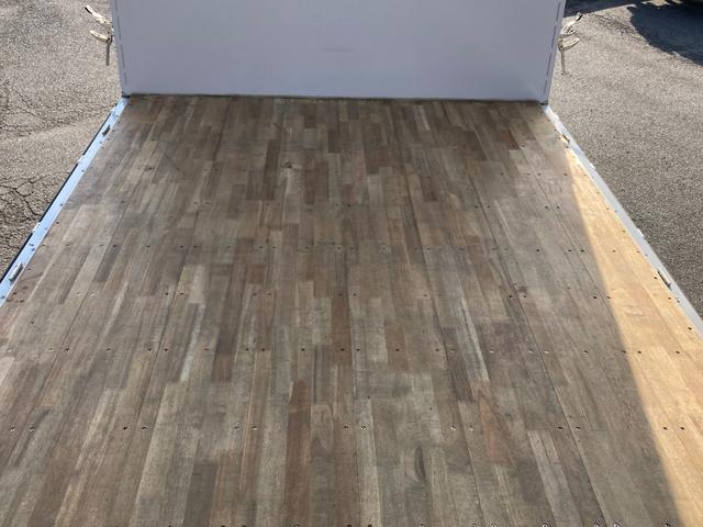 ファイター 三菱ふそう　中型アルミウイング　最大積載量２７５０ｋｇ　トレクス製アルミウイング　Ｒ５年３月製　６２００ワイドボディー　リアエアサス　ラッシングレール２段　セイコーラック２個　引き出しフック１０個　融雪使用車　フレーム防錆塗装（11枚目）