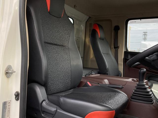 ヒノレンジャー 日野 中型 クレーン付平ボディー 最大積載2500kg タダノ4段(2.93t吊)ZX364HRSA R2年5月製 ラジコン フックイン 警報型 アウトリガー差違い セイコーラック2個 引き出しフック6個 標準ロングボディー(19枚目)