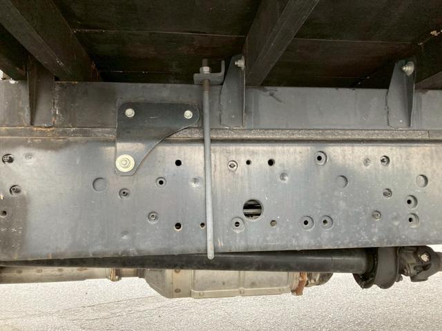 ヒノレンジャー 日野 中型 クレーン付平ボディー 最大積載2500kg タダノ4段(2.93t吊)ZX364HRSA R2年5月製 ラジコン フックイン 警報型 アウトリガー差違い セイコーラック2個 引き出しフック6個 標準ロングボディー(46枚目)