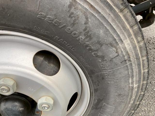 ヒノレンジャー 日野 中型 クレーン付平ボディー 最大積載2500kg タダノ4段(2.93t吊)ZX364HRSA R2年5月製 ラジコン フックイン 警報型 アウトリガー差違い セイコーラック2個 引き出しフック6個 標準ロングボディー(51枚目)