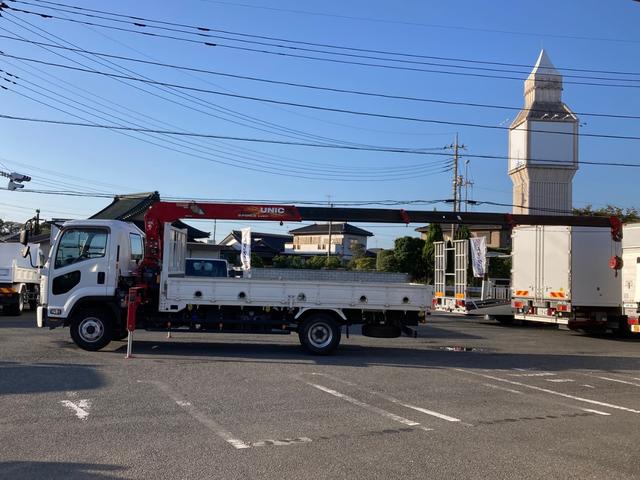 フォワード いすゞ　中型４段クレー付平ボディー　最大積載２３５０ｋｇ　ユニック製４段クレーン（２．９３ｔ吊）Ｒ１年１２月製　ラジコン　フックイン　警報型　小平製平ボディー　セイコーラック２個　ロープ穴１０個　標準幅ロングボディー　最大積載量２３５０ｋｇ（5枚目）