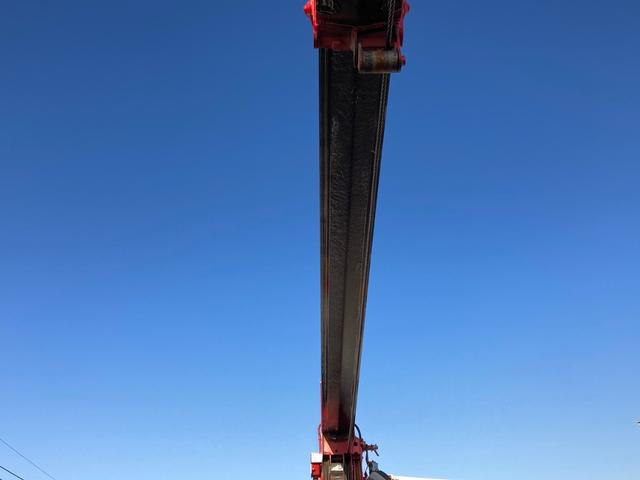 フォワード いすゞ　中型４段クレー付平ボディー　最大積載２３５０ｋｇ　ユニック製４段クレーン（２．９３ｔ吊）Ｒ１年１２月製　ラジコン　フックイン　警報型　小平製平ボディー　セイコーラック２個　ロープ穴１０個　標準幅ロングボディー　最大積載量２３５０ｋｇ（12枚目）