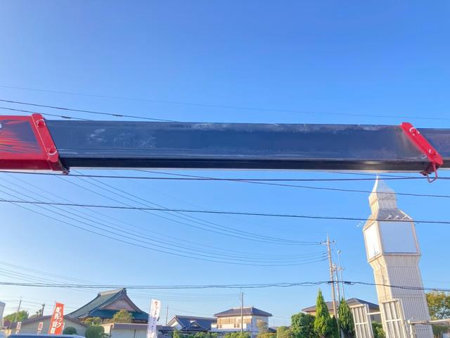 フォワード いすゞ　中型４段クレー付平ボディー　最大積載２３５０ｋｇ　ユニック製４段クレーン（２．９３ｔ吊）Ｒ１年１２月製　ラジコン　フックイン　警報型　小平製平ボディー　セイコーラック２個　ロープ穴１０個　標準幅ロングボディー　最大積載量２３５０ｋｇ（41枚目）