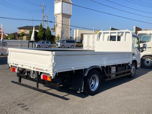デュトロ 日野 小型平ボディー 標準ロング 最大積載3000kg メーダー完成ボディー 標準幅 4300ロング セイコーラック2個 最大積載量3000kg ボディー仕上済み(3枚目)