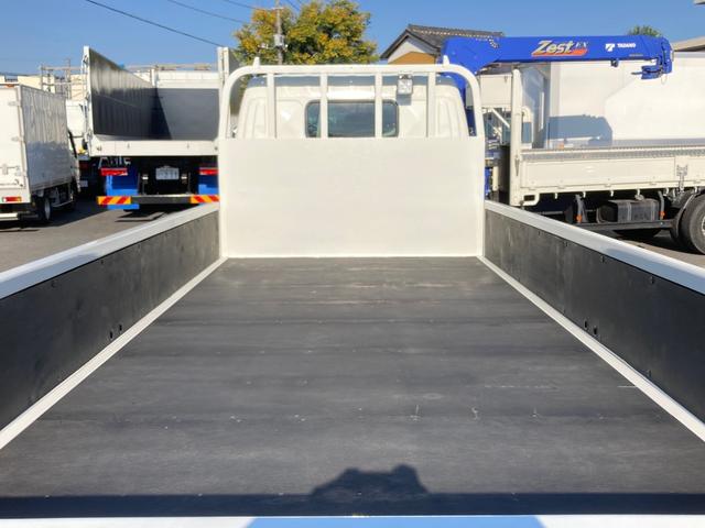 デュトロ 日野 小型平ボディー 標準ロング 最大積載3000kg メーダー完成ボディー 標準幅 4300ロング セイコーラック2個 最大積載量3000kg ボディー仕上済み(7枚目)