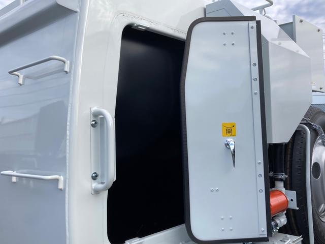 キャンター 三菱ふそう 小型塵芥車 4.3立米 最大積載2000kg 新明和製プレス式パッカー車 R7年4月製 4.3立米 汚水タンク 連続スイッチ 排出版式 標準幅 最大積載量2000kg 未稼働車(11枚目)