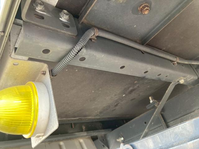 ダイナトラック トヨタ　小型アルミバン　標準十尺　最大積載２０００ｋｇ　トヨタ車体製アルミバン　Ｒ２年４月製　左スライド扉　ラッシングレール２段　床フック６個　ＡＴ車　標準十尺　最大積載量２０００ｋｇ（27枚目）