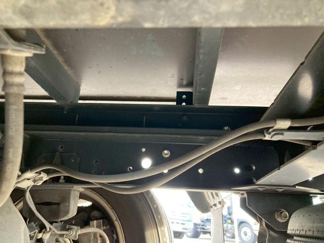 ダイナトラック トヨタ　小型アルミバン　標準十尺　最大積載２０００ｋｇ　トヨタ車体製アルミバン　Ｒ２年４月製　左スライド扉　ラッシングレール２段　床フック６個　ＡＴ車　標準十尺　最大積載量２０００ｋｇ（33枚目）