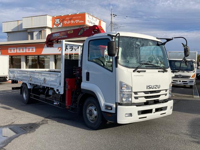 フォワード いすゞ　中型ユニック４段付平ボディー　最大積載２５００ｋｇ　ユニック製４段（２．９３ｔ吊）クレーン　Ｒ１年１０月製　ラジコン　フックイン　警報型　セイコーラック２個　ロープ穴６個　標準幅ロングボディー　最大積載量２５００ｋｇ（2枚目）